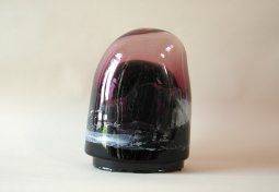 Tu sais 2001-2003, <p>verre soufflé peint<br class='autobr' />
terre cuite émaillée 38x27x19cm<br class='autobr' />
© ADAGP</p>
