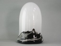 Tu souffles, <p>2000-2001<br class='autobr' />
verre soufflé peint,43x27cm<br class='autobr' />
© ADAGP</p>