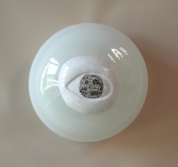 Tu transformes 2002-2003, <p>verre soufflé<br class='autobr' />
terre cuite émaillée peinte 34x22cm<br class='autobr' />
© ADAGP</p>